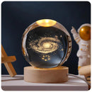 Luminária esférica com galáxia 3D iluminada, base de madeira, decoração espacial moderna
