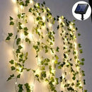 Guirlanda solar com folhas de hera e luzes quentes para decoração externa e interna