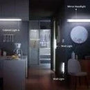 Iluminação moderna para cozinha com luzes de teto, parede e espelho, ambiente sofisticado e funcional