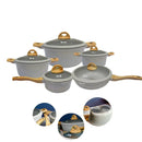 Conjunto de panelas cinza com alças de madeira e tampas, ideal para cozinha moderna e prática